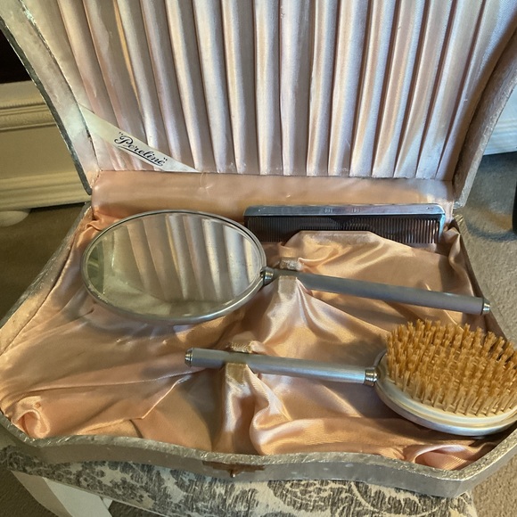 Pete line Art Deco 3 piece Vanity Set w/case - Picture 2 of 5